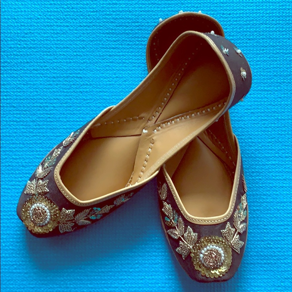 Black &Gold Punjabi Jutti (Flats)